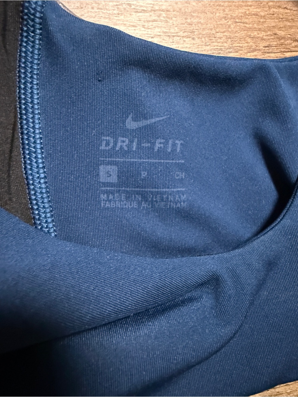 Women’s Nike Metallic Sports Bra Size Small - Picture 7 of 11